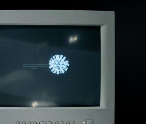 Image illustrant un virus sur un ordinateur